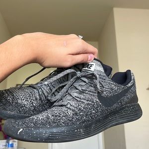 Nike fly-knits used condition black and gray